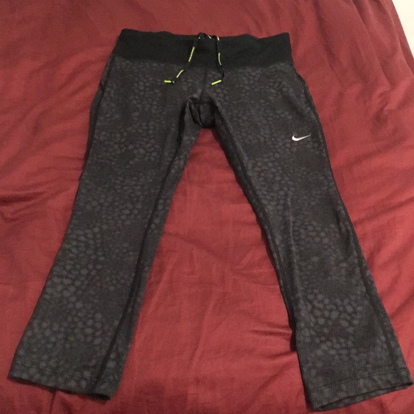 Nike Pants - Rare Women’s Nike Dri-Fit Capri’s
